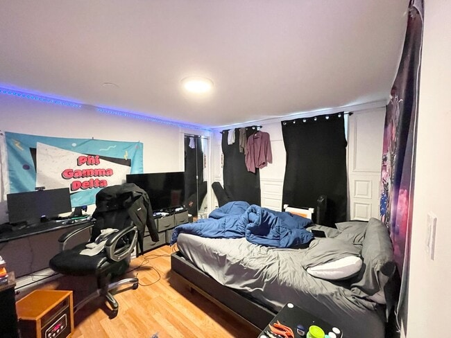 Photo - WOW!!! 5 BED/2 BATH ON PARKER HILL AVE FOR 9/1