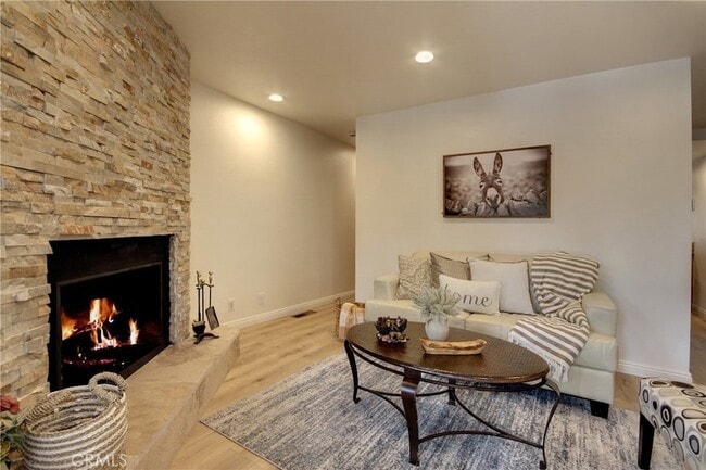 Photo - 430 E Country Club Blvd