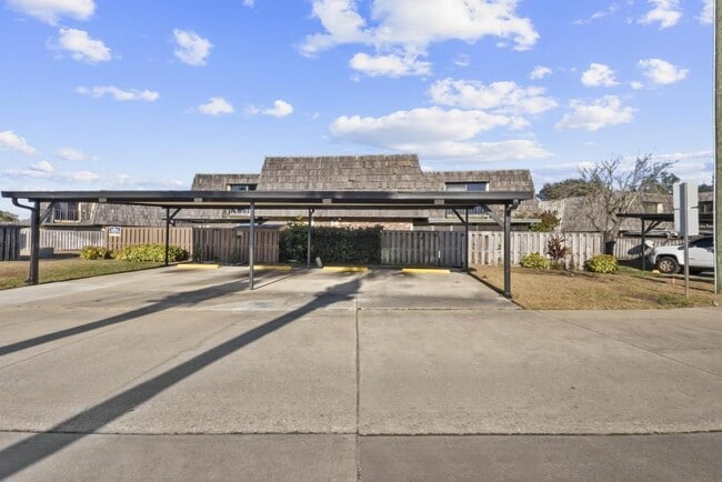 Building Photo - 2920 Pecan Ave