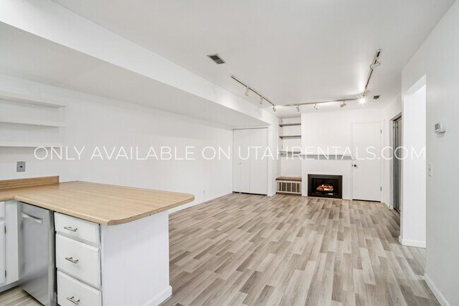 Photo - 1639 Woodland Dr