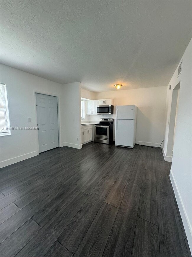 Photo - 2150 NW 24th St Unit 2