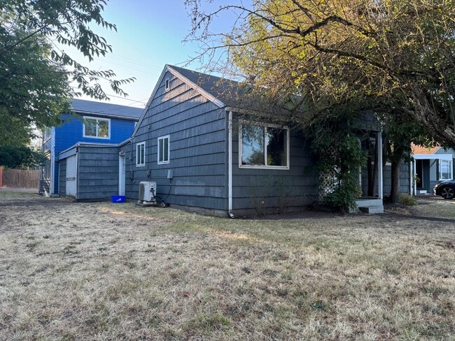 Photo - 3 Bedroom House Near UO Campus