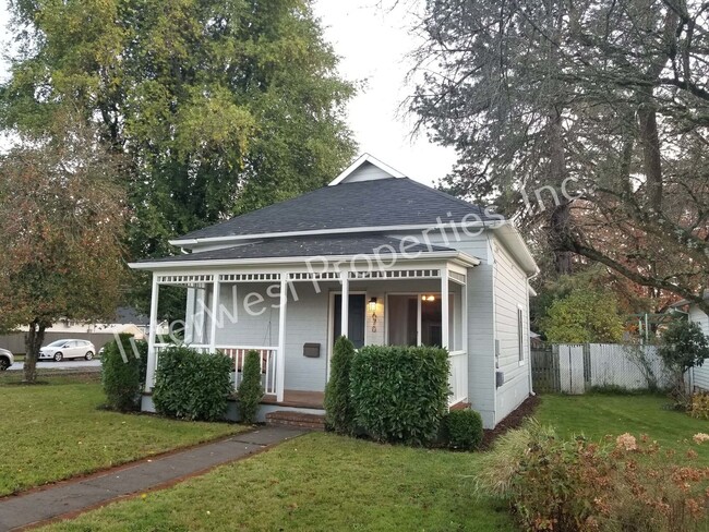 Photo - Super Cute 2bd Ranch Style Hillsboro home w/Garage, w/d hookups and yard!