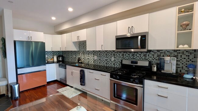 Photo - 940 Elden Ave Unit 209