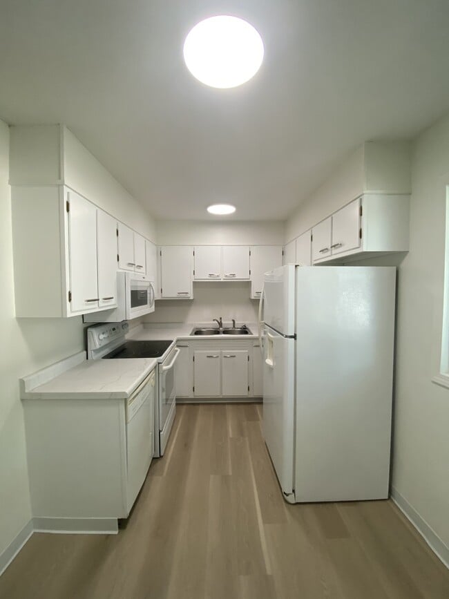 Photo - 632 Meadow Pl