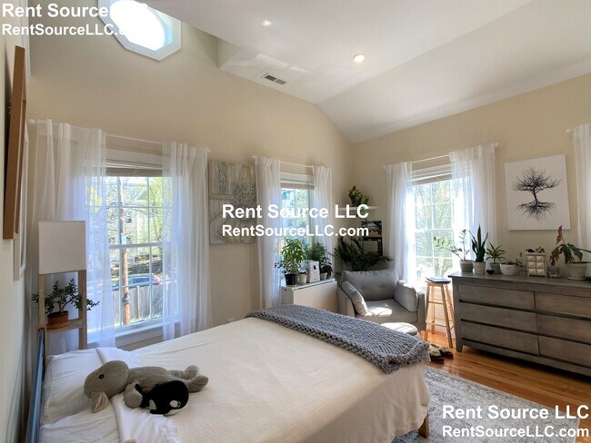 Photo - 14 Flint St Unit 2