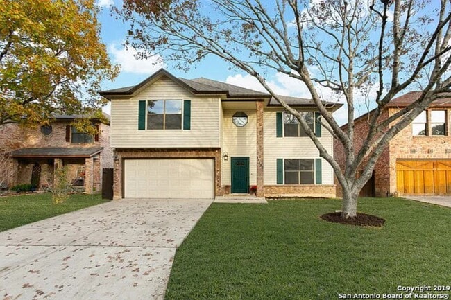 Building Photo - Welcome home to this charming two-story home nestled in the highly desirable Regency Meadow