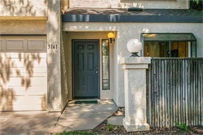 Photo - Great 2 bedroom, 1.5 bath in South Davis for September move in!