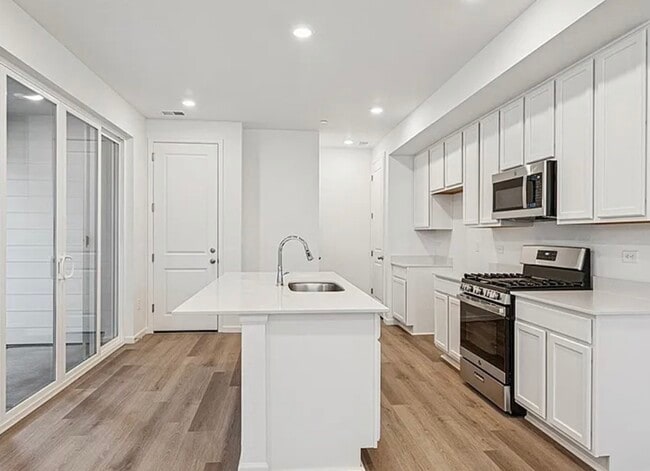 Photo - 1334 Penner Dr