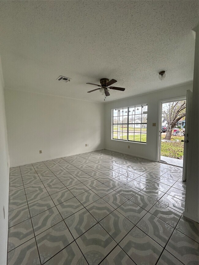 Photo - 1710 N Avenue H