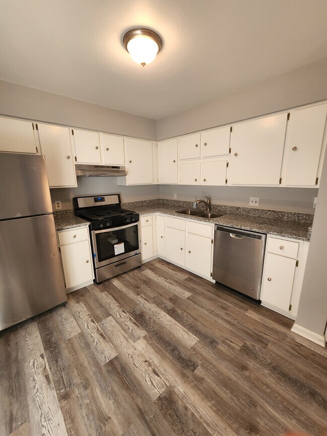 Photo - 2031 Kings Xing SW