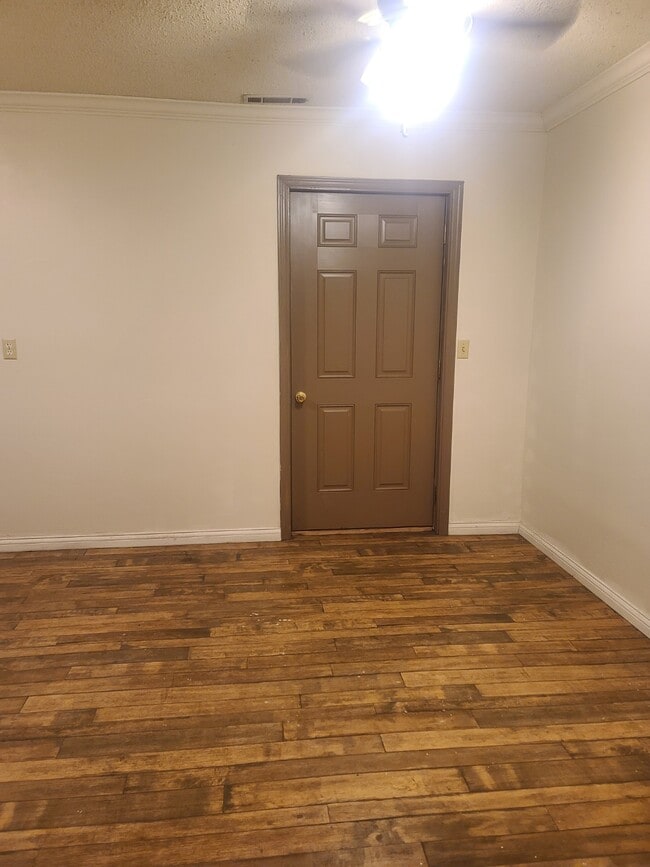Building Photo - 1010 Jane Dr Unit 1010 - 01 Rental