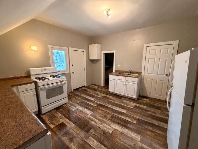 Building Photo - 1623 Maple St Unit #2