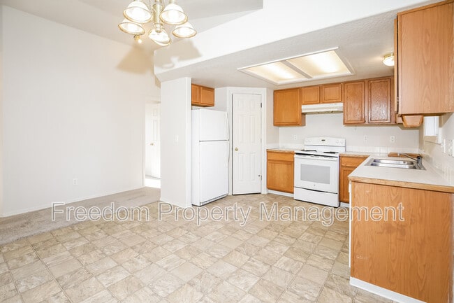 Photo - 2135 S Crimson Rose Way
