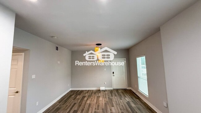 Photo - 7823 Gladstone St