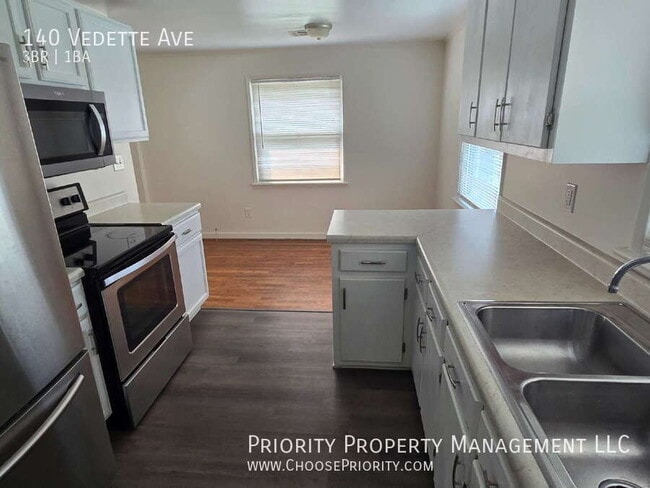 Photo - 140 Vedette Ave