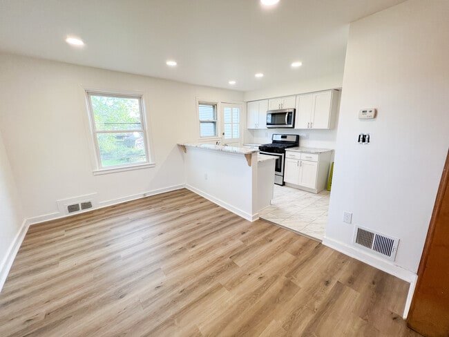 Dining Room/ Kitchen - 519 Vine St