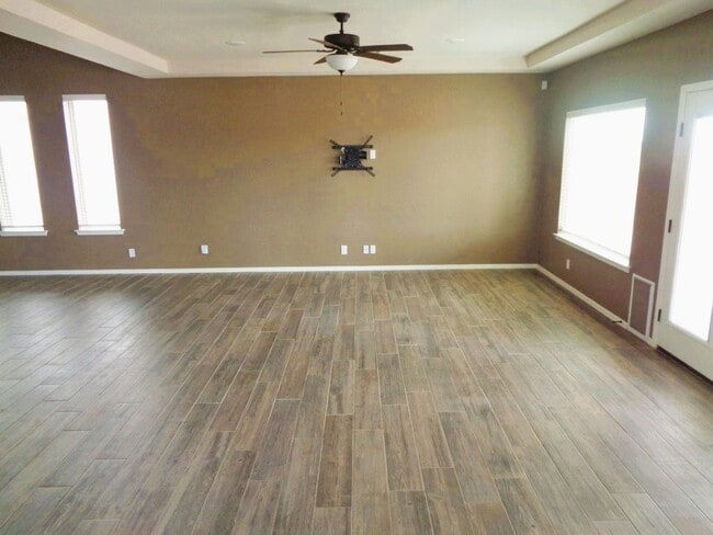 Photo - Exquisite Two Story Horizon Home With Refrigerated Air Situated On Cul De Sac Lot In Quiet Neighb...