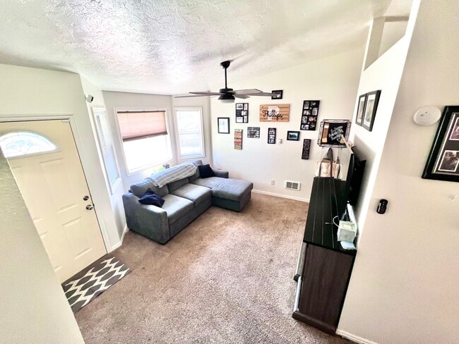 Photo - 841 Wildrose Ln