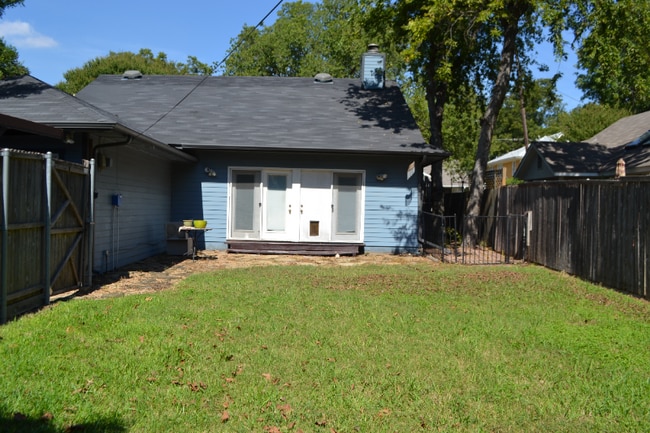 Photo - 5614 Victor St