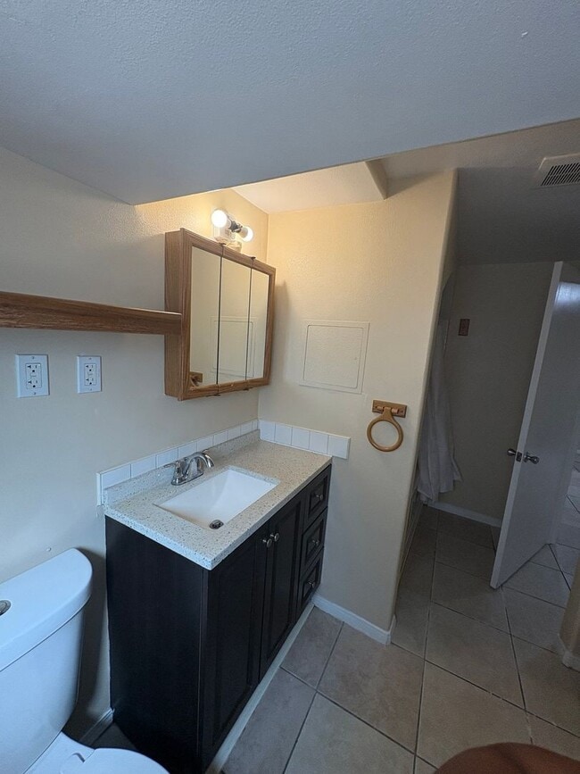 Photo - 377 Douglas St Unidad 1