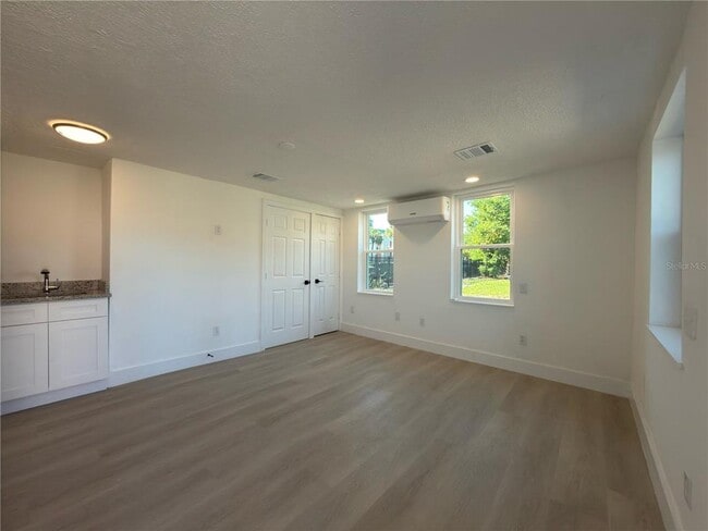 Photo - 401 E Columbus Dr Unit 2