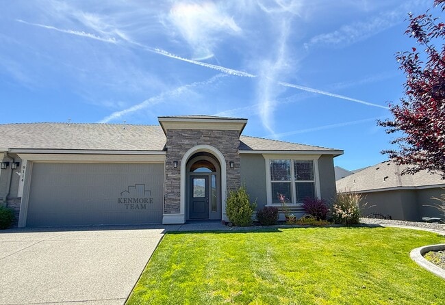 Building Photo - 3 Bedroom, 2 Bath Townhome in West Pasco