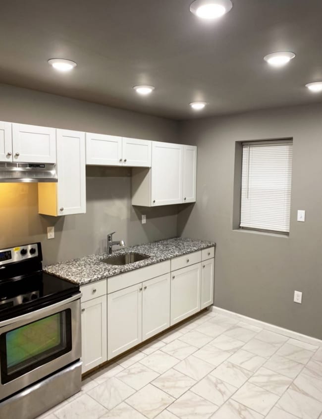 Photo - 4932 W Thompson St Unit 2