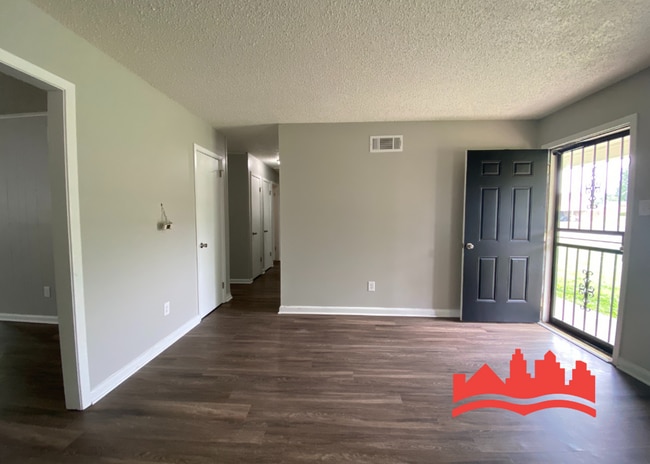 Photo - 4613 White Fox St