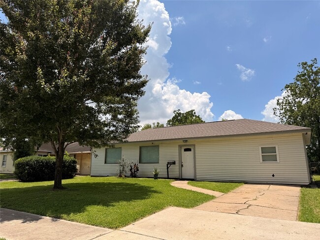 Building Photo - 216 Bearle St