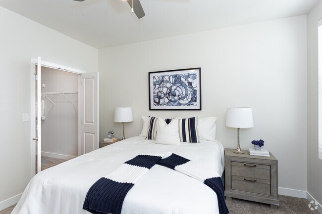 2BR, 2BA - 1089 SF