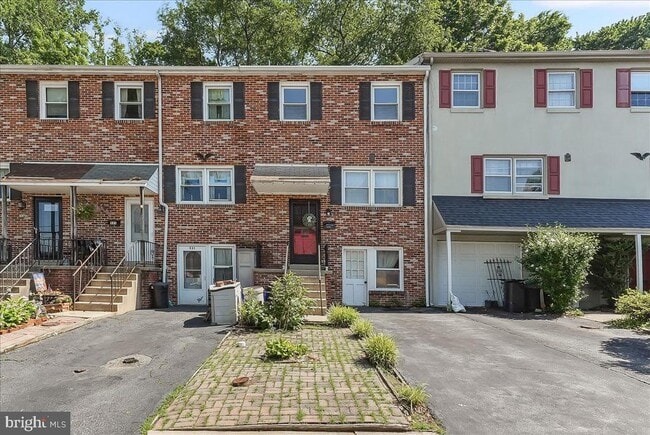 Building Photo - 529 W Marshall St Rental