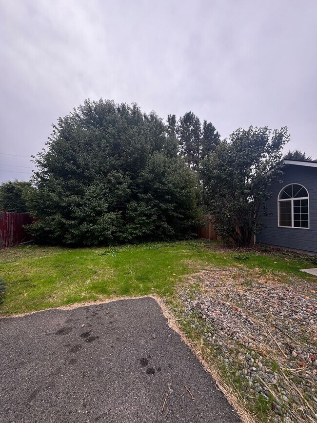 2203 N Abbey Glen Ct