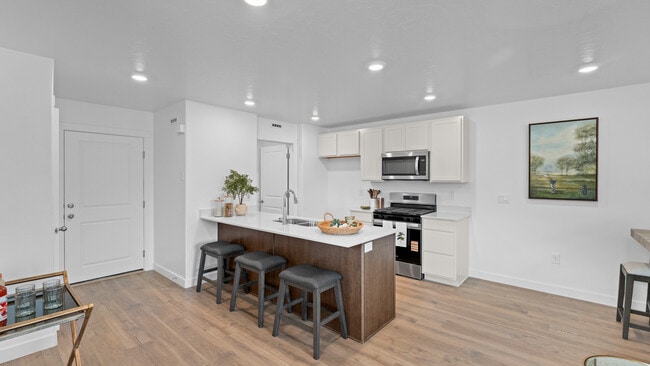 Photo - 1505 E 720 N