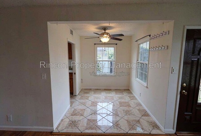 Photo - 3570 S B St