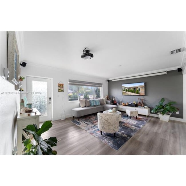 Photo - 820 SW 17th Ave