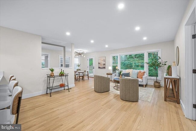 Photo - 901 Hobbs Dr