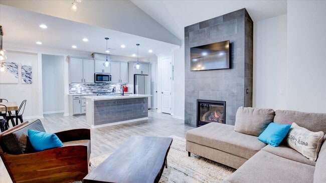 Photo - 125 Parrot Ave