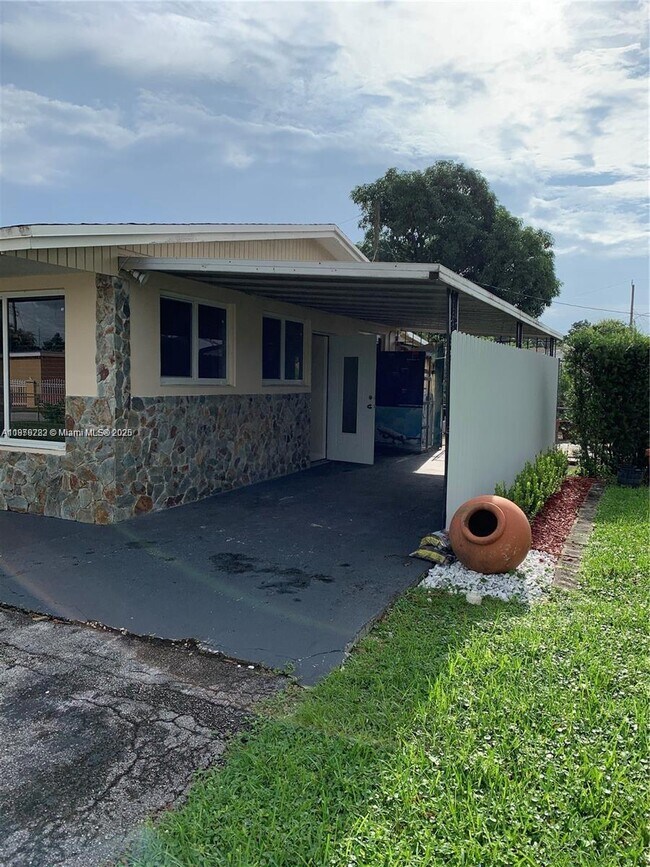 Building Photo - 4800 NW 179th St Rental