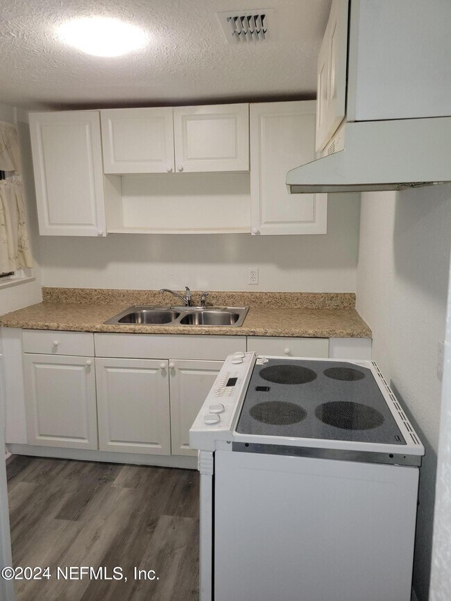 Photo - 1216 W 24th St