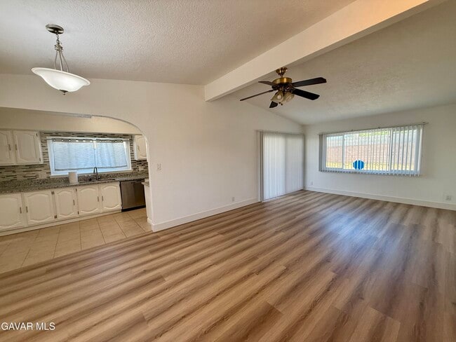 1016 W Ave J14