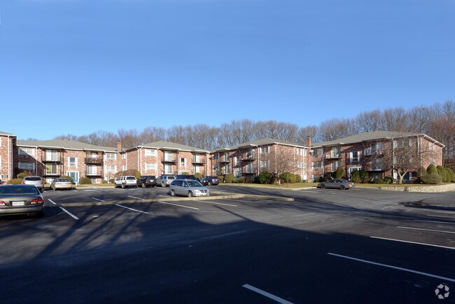 Parking - Stonebridge Apartments