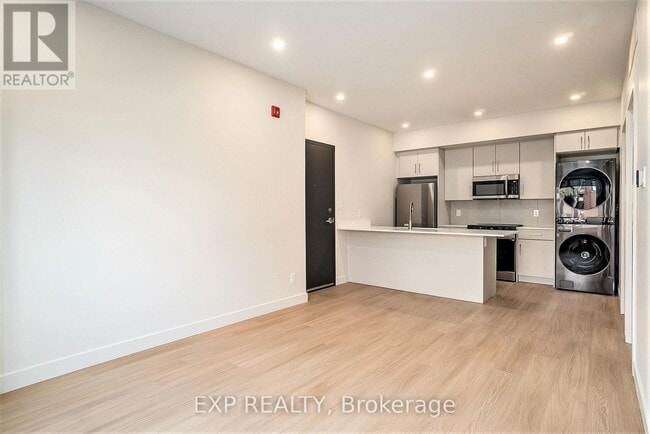 Photo - 158 Laval St Unité 7