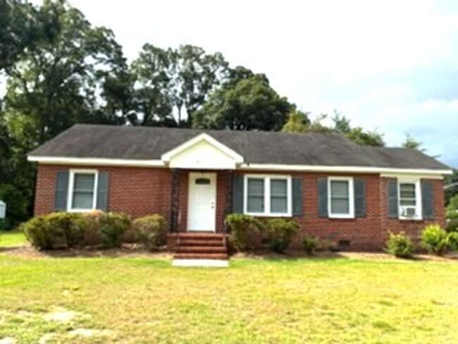 Building Photo - 3802 Woodland Dr