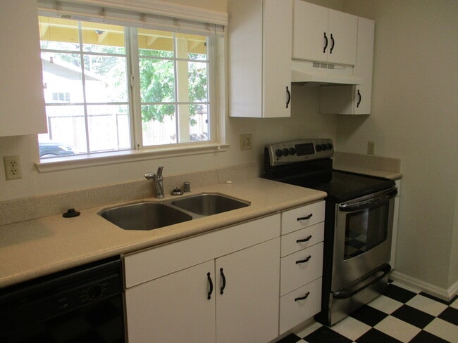 Photo - Cute Home Boasting Hardwood, close to Enloe and downtown Chico!