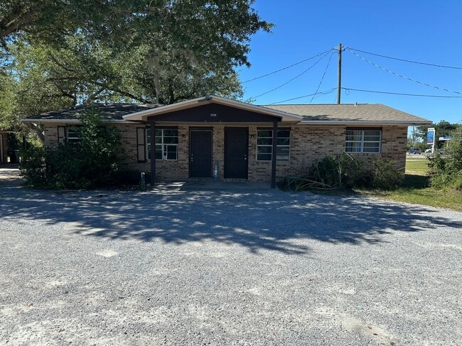 Building Photo - Multi-Family Property with 2 Units, (2 Bedroom/1 Bath)
