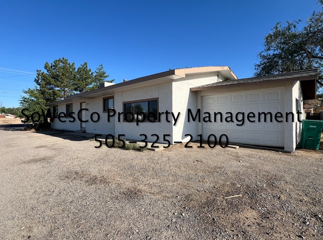 Building Photo - Newly Remodeled 3 Bed 2 Bath Home
