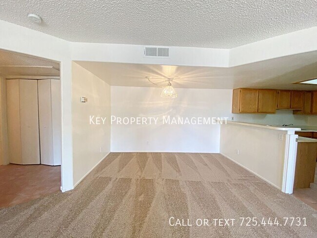 Photo - 2 BEDROOM CONDO OFF OF DESERT INN AND FORT... Unidad #107