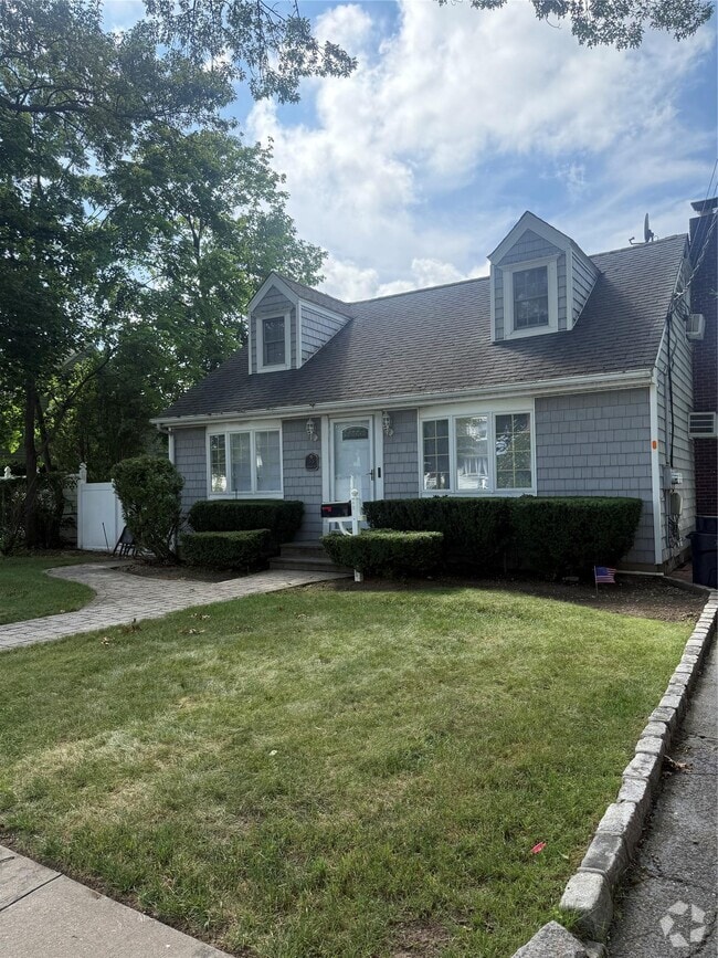 Building Photo - 35 Midwood Ave Rental