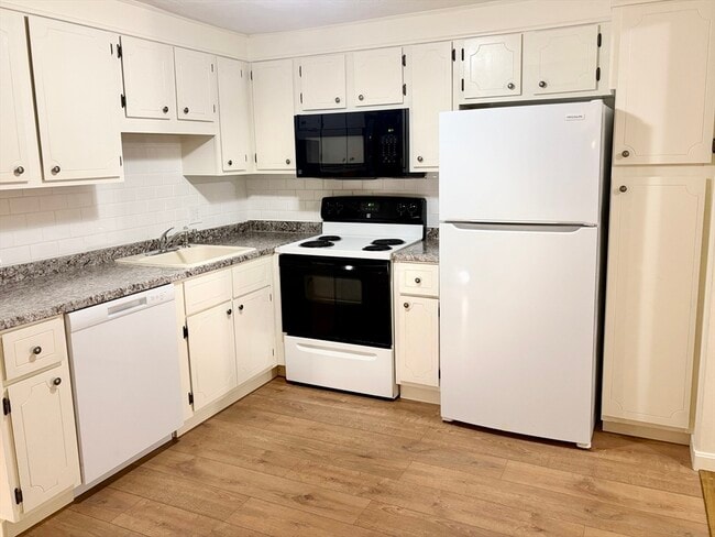 Photo - 23 Spencer Rd Unit 18F